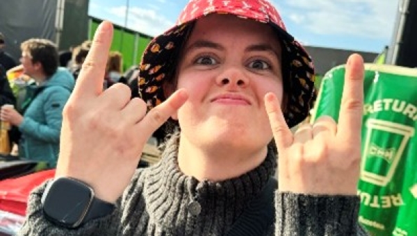 Graspop vibes: over teamwork, hitte en headbangen